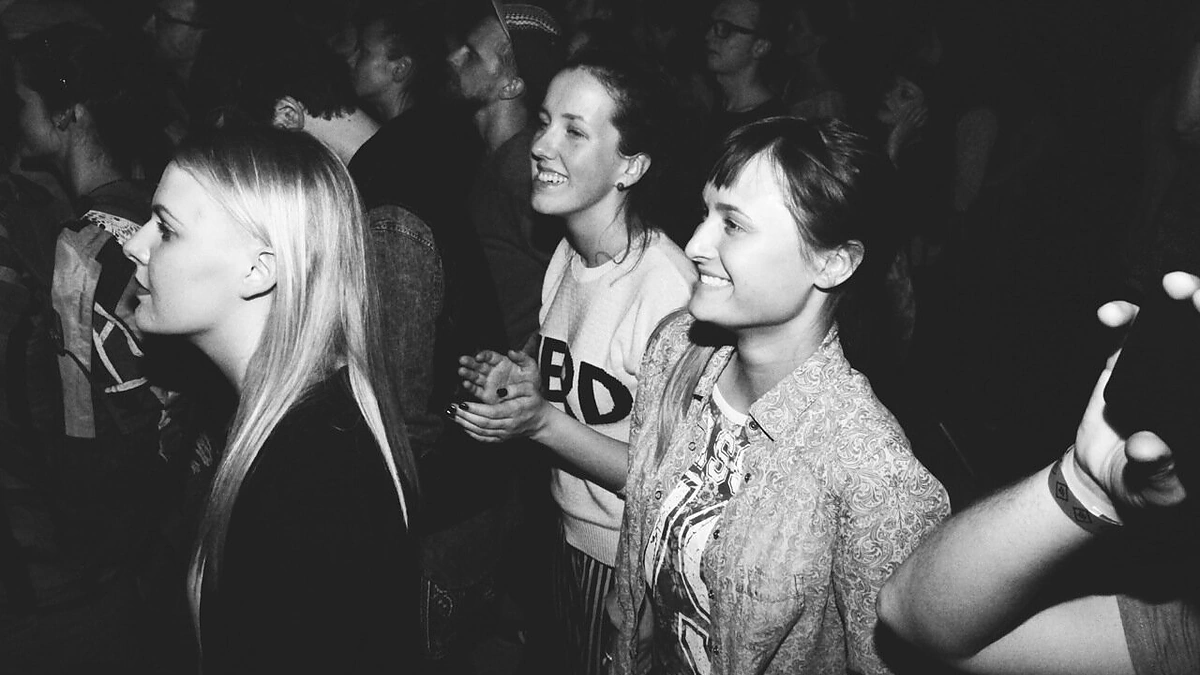 „Moderat“ koncerto akimirka