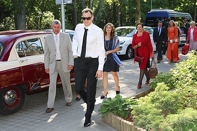 Vestuvių puotos svečiai