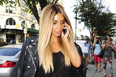 Kim Kardashian pademonstravo kardinalius šukuosenos pokyčius