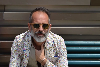 Gatvės stilius: gėlėti raštai vyrams