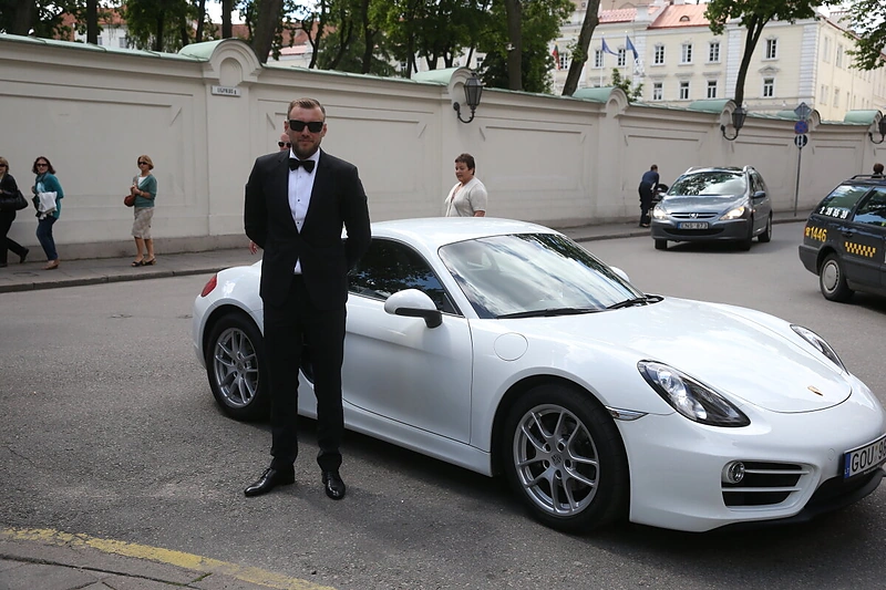 Vagys apšvarino fotomenininko Lauryno Žižio namus ir pavogė BMW: šeima prašo pagalbos