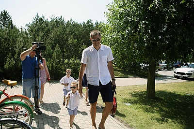 Paulius Jankūnas su žmona Ieva ir sūnumis Adomu ir Matu