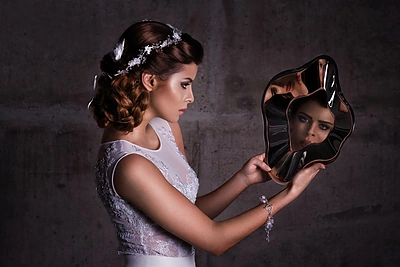 Viktorijos Jakučinskaitės kolekcijos fotosesijoje triumfuoja aksesuarai: „Suknelė – dar ne viskas!“