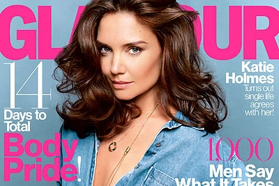 Katie Holmes žurnalui „Glamour“ pozavo iki pusės nuoga