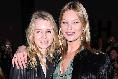 Supermodelio Kate Moss sesuo Lottie seka jos pėdomis – paauglė tapo „Calvin Klein“ veidu