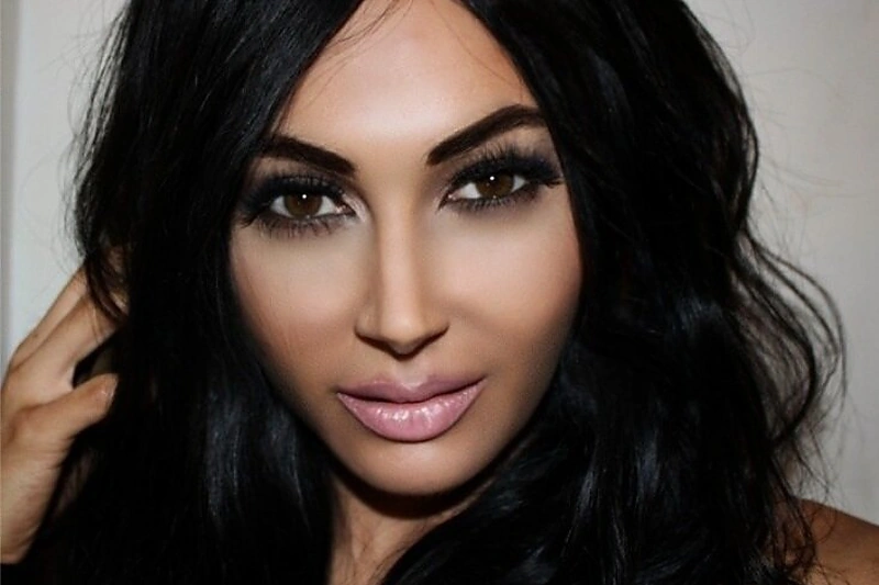 Norėdama būti panaši į Kim Kardashian britė grožio procedūroms išleido 18 tūkst. svarų
