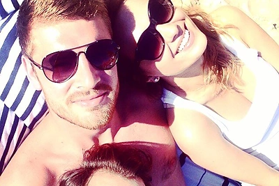 Asta Valentaitė su krepšininku Dovydu Rediku ir bičiuliais mėgavosi pajūrio saule