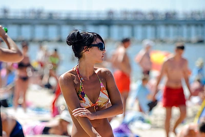 Poilsiautojai Palangos „Mojo Lounge“ terasoje prie jūros