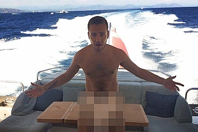 Liamas Payne'as iš „One Direction“ paviešino nuotrauką, kurioje jis – nuogas