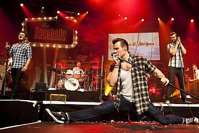 Specialiai Žmonės.lt: „The Baseballs“ lyderis Basti apie rokenrolą, gerbėjas ir „Galapagus“