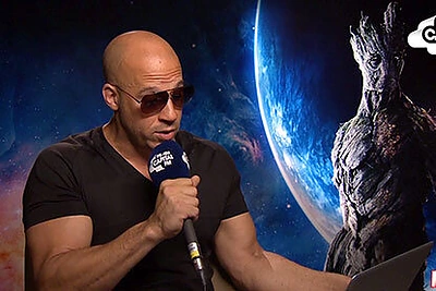 Vinas Dieselis nepabūgo apsijuokti: parodė, kaip moka dainuoti