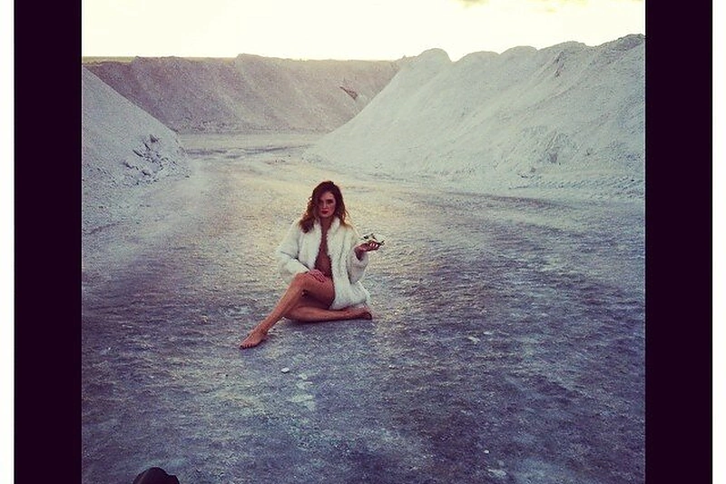 Nuogą Astos Valentaitės kūną fosfogipso kalnuose pridengė tik kailiniai