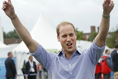 Didžiosios Britanijos princas Williamas tapo greitosios pagalbos sraigtasparnio pilotu