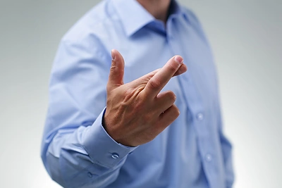 Kaip melas veikia savijautą ir santykius su aplinkiniais