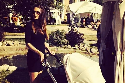 Agnija Ditkovskytė su šeima išvyko į pirmąsias atostogas trise