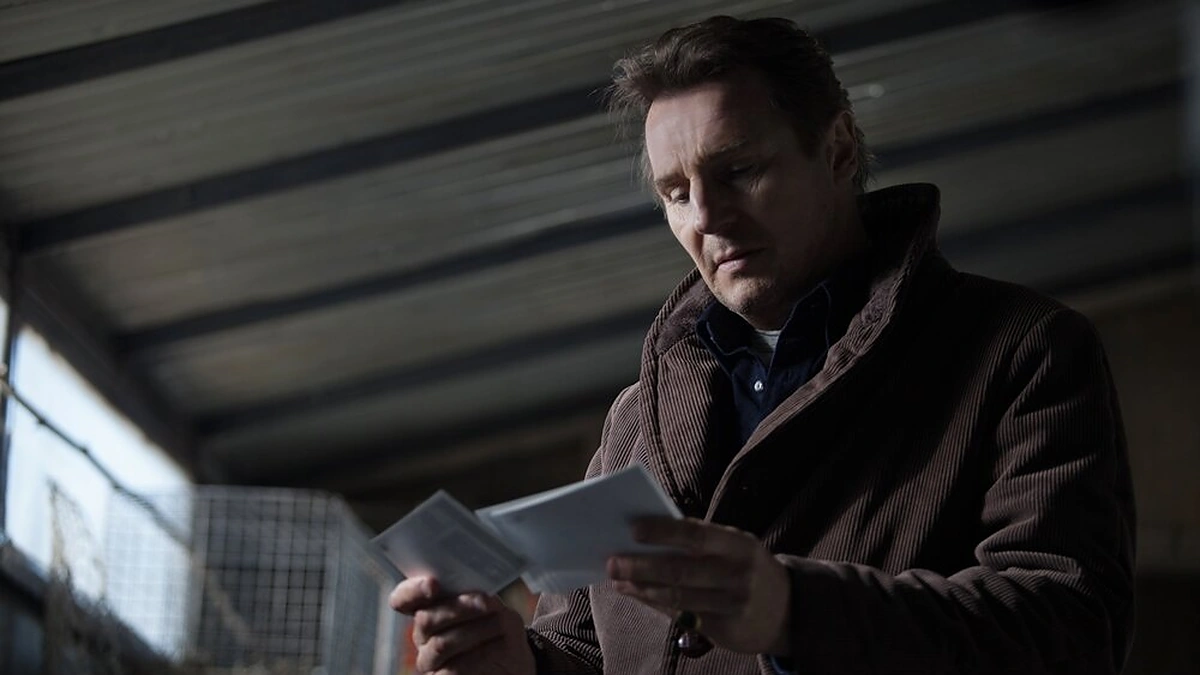 Liamas Neesonas filme „Vaikštant tarp antkapių“