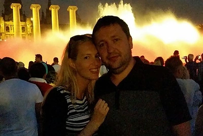Jaunavedžiai Antanas ir Aistė Guogos medų kopinėja Barselonoje