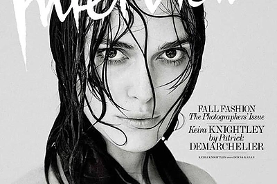 Atviroje fotosesijoje Keira Knightley visiškai apnuogino savo krūtis