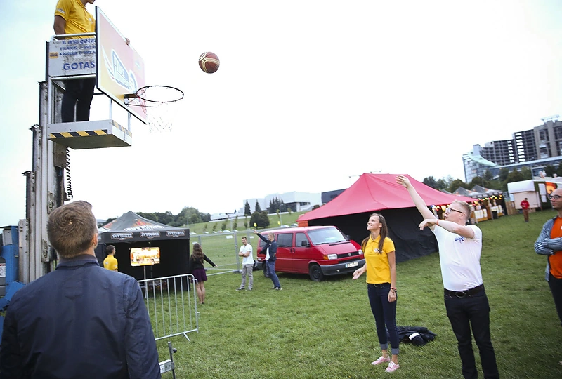 Pasaulio krepšinio čempionato atidarymas prie Baltojo tilto