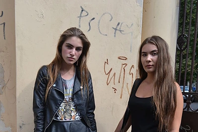 Gatvės stilius: atšiauroko natūralumo ir išpuoselėto įvaizdžio triumfas