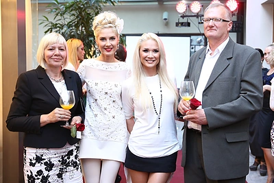 Motinos dienos proga Natalija Bunkė tėvus pradžiugino nekasdiene dovana