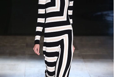 Victorios Beckham 2015 metų vasaros kolekcijos modelis