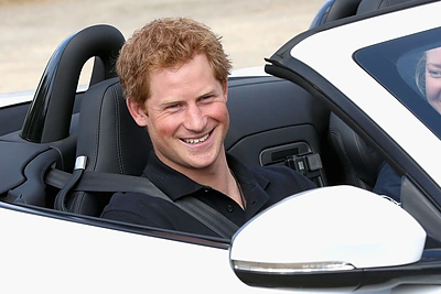 Vėjavaikiui princui Harry sueina 30 metų: audringą vakarėlį pakeis rami vakarienė rūmuose