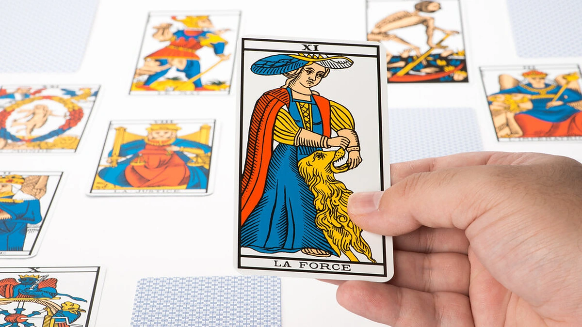 Spalio mėnesio taro korta – stiprybė