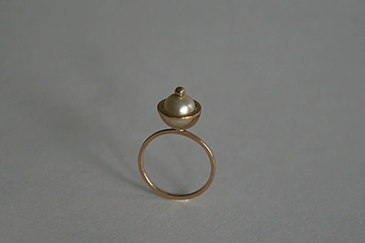 Indrės Makaraitytės kurtas papuošalas