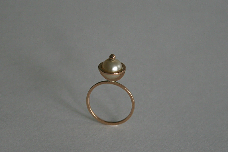 Indrės Makaraitytės kurtas papuošalas