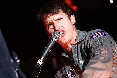 Jameso Blunto triukas: koncerte Vilniuje britų žvaigždė plaukė per gerbėjų rankas