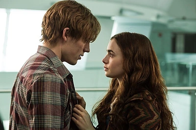 Lily Collins ir Samas Claflinas filme „Su meile, Rouzė“