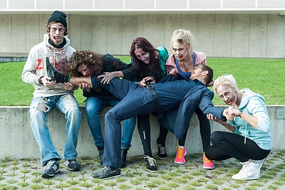 Grimas, pavertęs zombiais