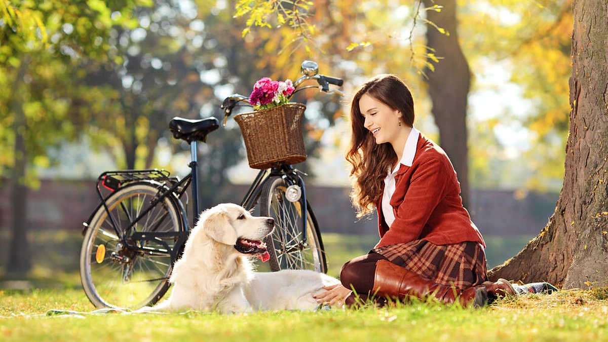 Moteris su augintiniu.