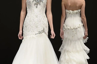 „Badgley Mischka“ kolekcijos modelis