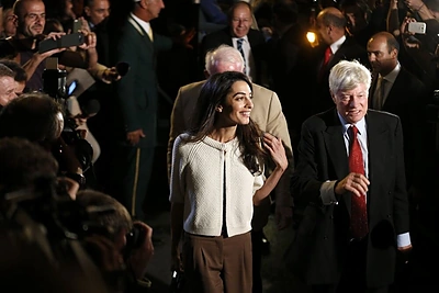 Amal Clooney ir jos šefas Geoffrey Robertsonas Atėnuose