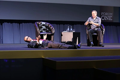 Jeanas Claude'as Van Damme'as Vilniuje davė patarimų tėvams, vartėsi ant žemės ir mokė kvėpuoti