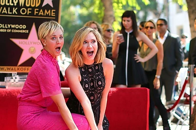 Kaley Cuoco ir Ashley Jones
