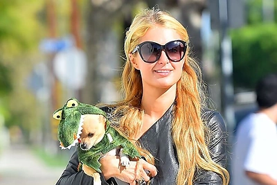 Paris Hilton su savo augintiniu