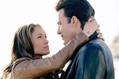 Jennifer Lopez ir Benas Affleckas filme „Džiglis“ / Kadras iš filmo