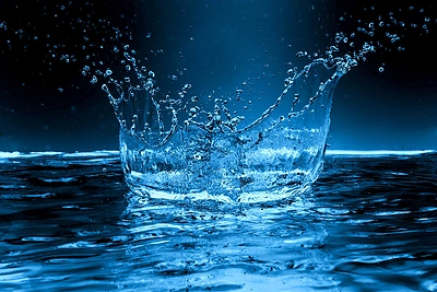 Pribloškiantis eksperimentas: 3 litrai vandens per dieną moterį pakeitė neatpažįstamai