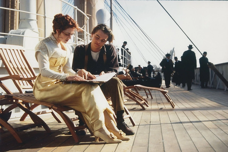 Leonardo DiCaprio ir Kate Winslet filme „Titanikas“ (1997 m.)