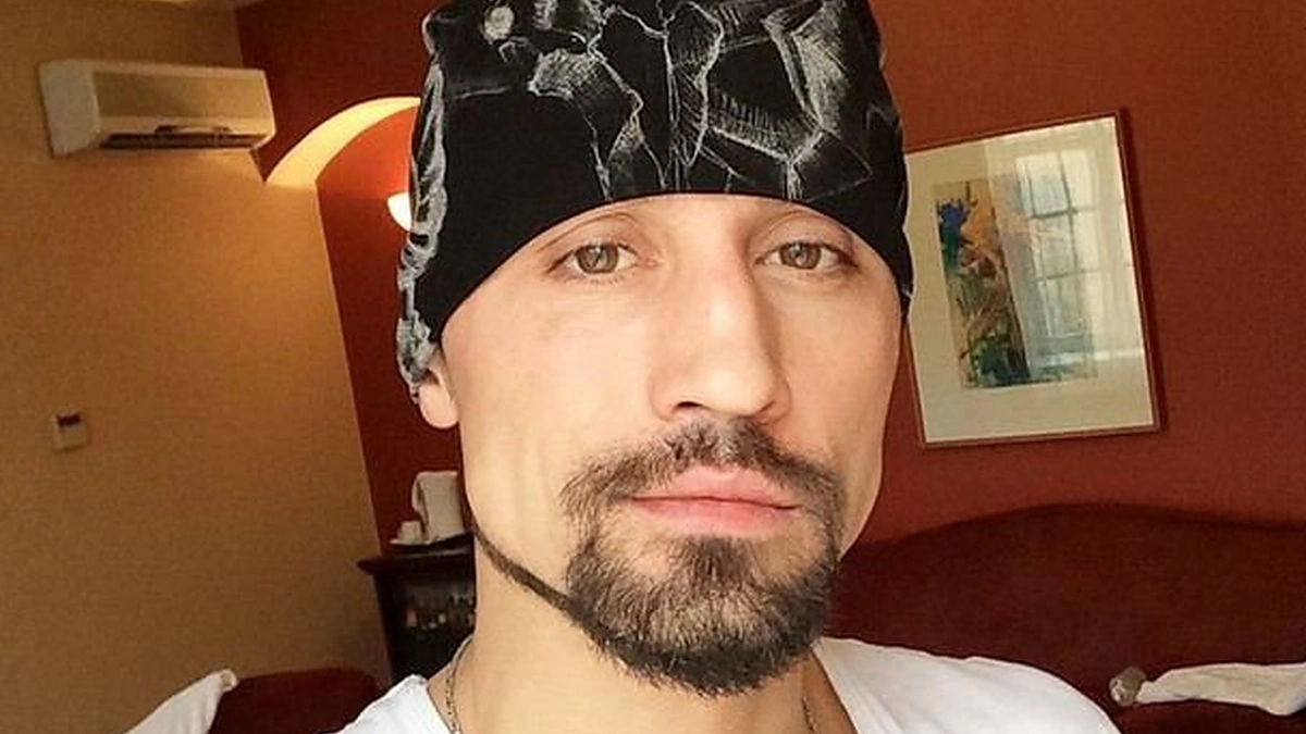 Dima Bilanas su Jurgitos Jurkutės dovanota kepure