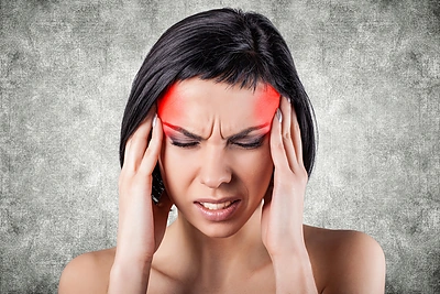 Kodėl skauda galvą: dėl to gali būti kaltas ir seksas, ir aspartamas