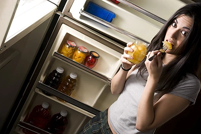 Maisto produktai, kurių niekada nederėtų valgyti prieš miegą