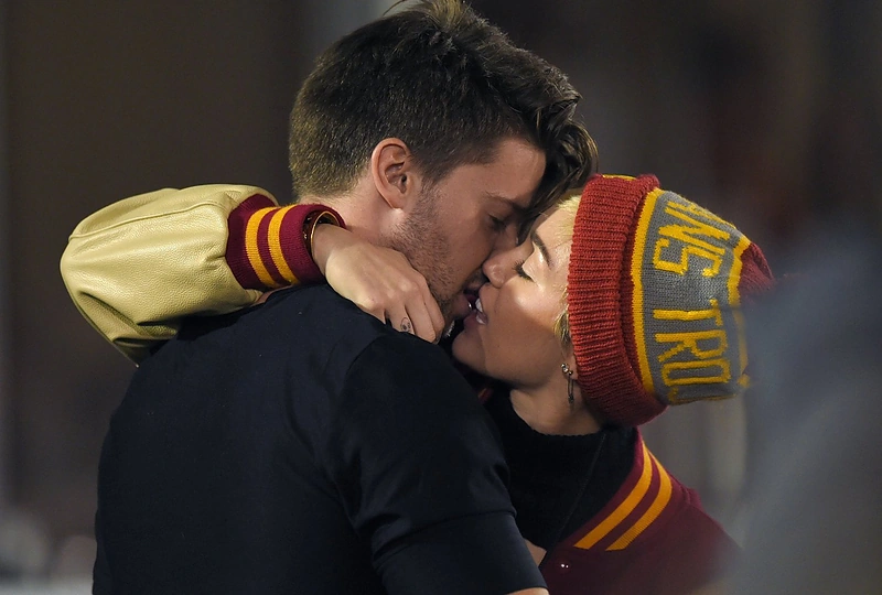 Miley Cyrus ir Patrickas Schwarzeneggeris