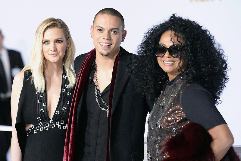 Ashlee Simpson ir Evanas Rossas su mama Diana Ross