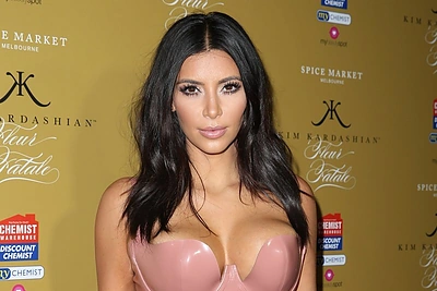 Kim Kardashian receptas prieš raukšles: mažiau šypsokitės