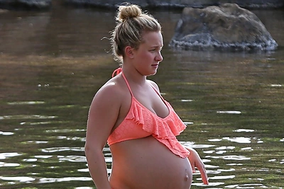 Vladimiro Klyčko sužadėtinė Hayden Panettiere paskutines nėštumo dienas leidžia Havajuose