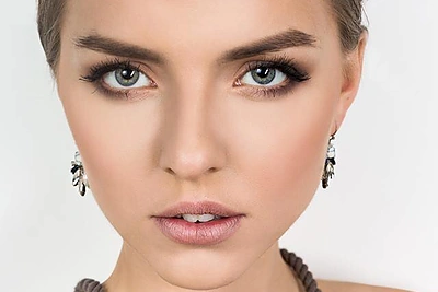 Papuošalų fotosesijoje – Vaidos Skaisgirės triukas su palaidinės petnešėlėmis